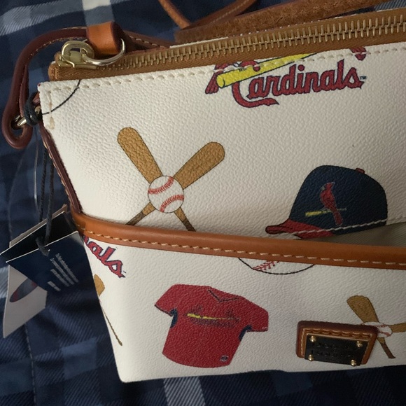 Dooney & bourke limited edition St. Louis Cardinals crossbody - Picture 5 of 9